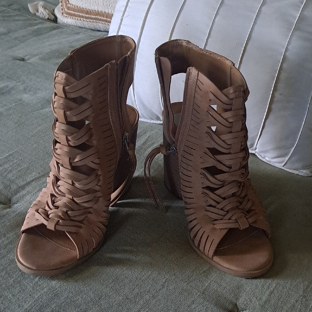 Brown Women's Woven Sandals
